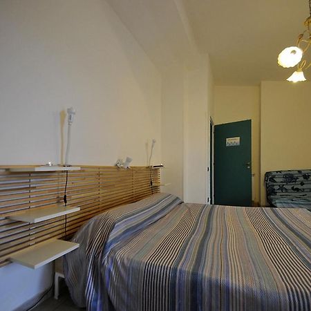 A La Vue: Shared Bath with AC near Fiera di Roma Hotel Fiumicino Exterior photo