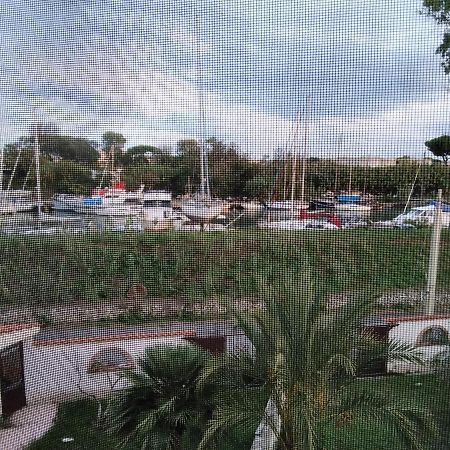 A La Vue: Shared Bath with AC near Fiera di Roma Hotel Fiumicino Exterior photo