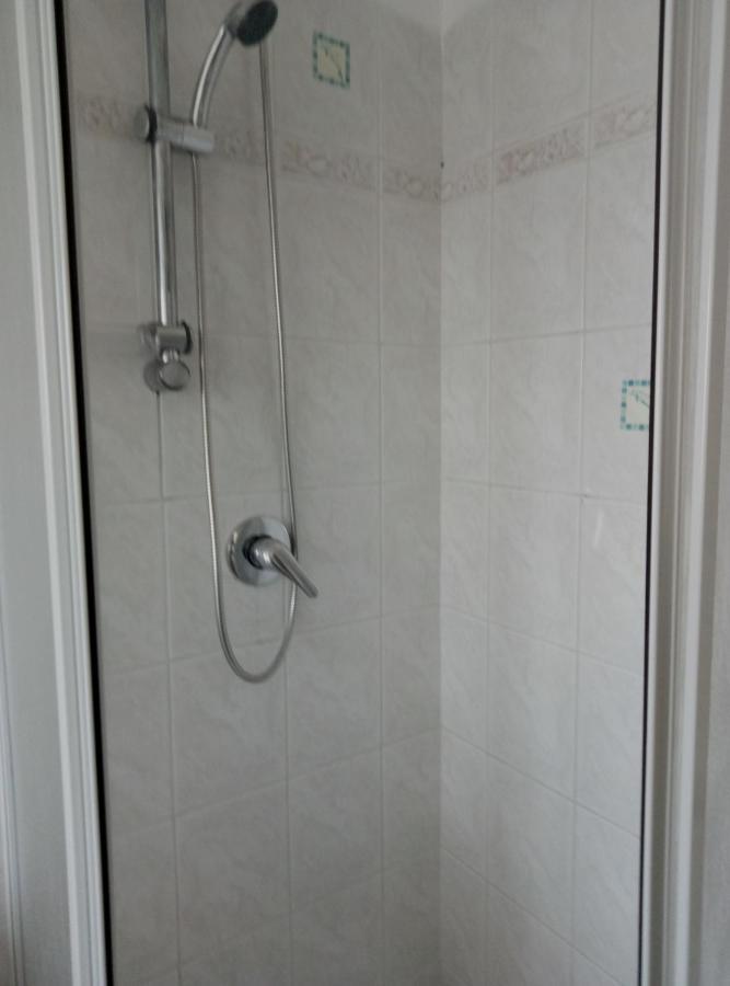 A La Vue: Shared Bath with AC near Fiera di Roma Hotel Fiumicino Exterior photo