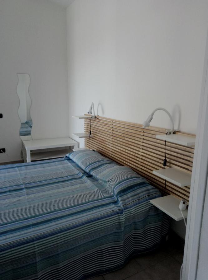 A La Vue: Shared Bath with AC near Fiera di Roma Hotel Fiumicino Exterior photo