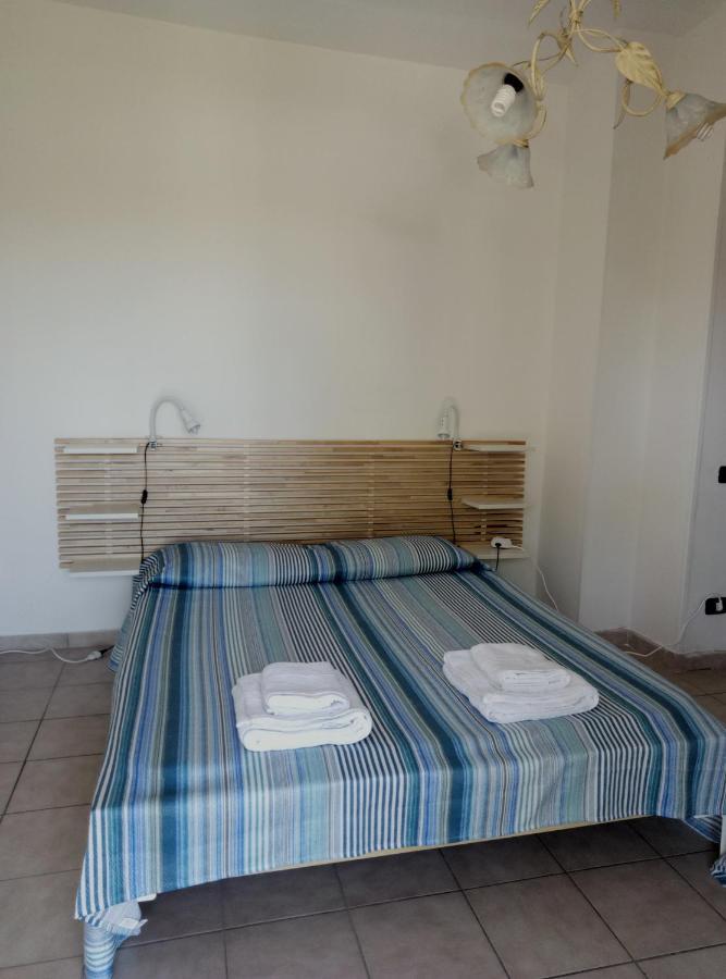 A La Vue: Shared Bath with AC near Fiera di Roma Hotel Fiumicino Exterior photo