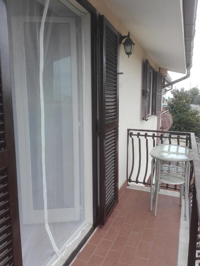 A La Vue: Shared Bath with AC near Fiera di Roma Hotel Fiumicino Exterior photo