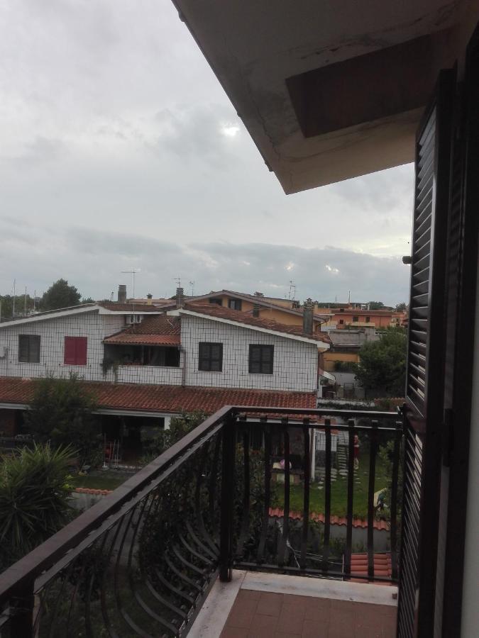 A La Vue: Shared Bath with AC near Fiera di Roma Hotel Fiumicino Exterior photo